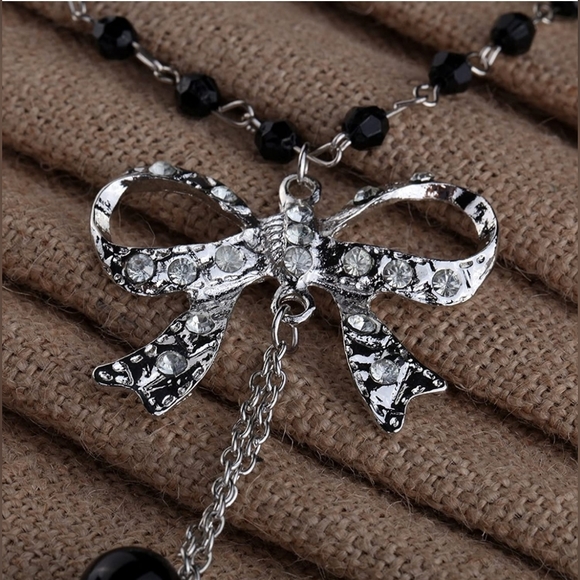 Silver plated black-and-white beaded crystal bow necklace - Picture 7 of 16
